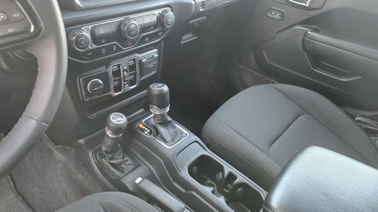Jeep Wrangler снимка Jeep Wrangler