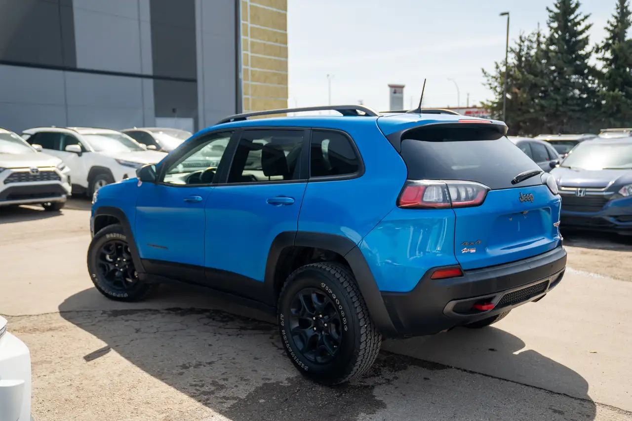 Jeep Cherokee снимка Jeep Cherokee