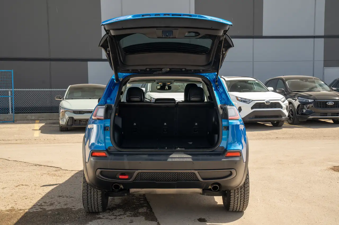 Jeep Cherokee снимка Jeep Cherokee