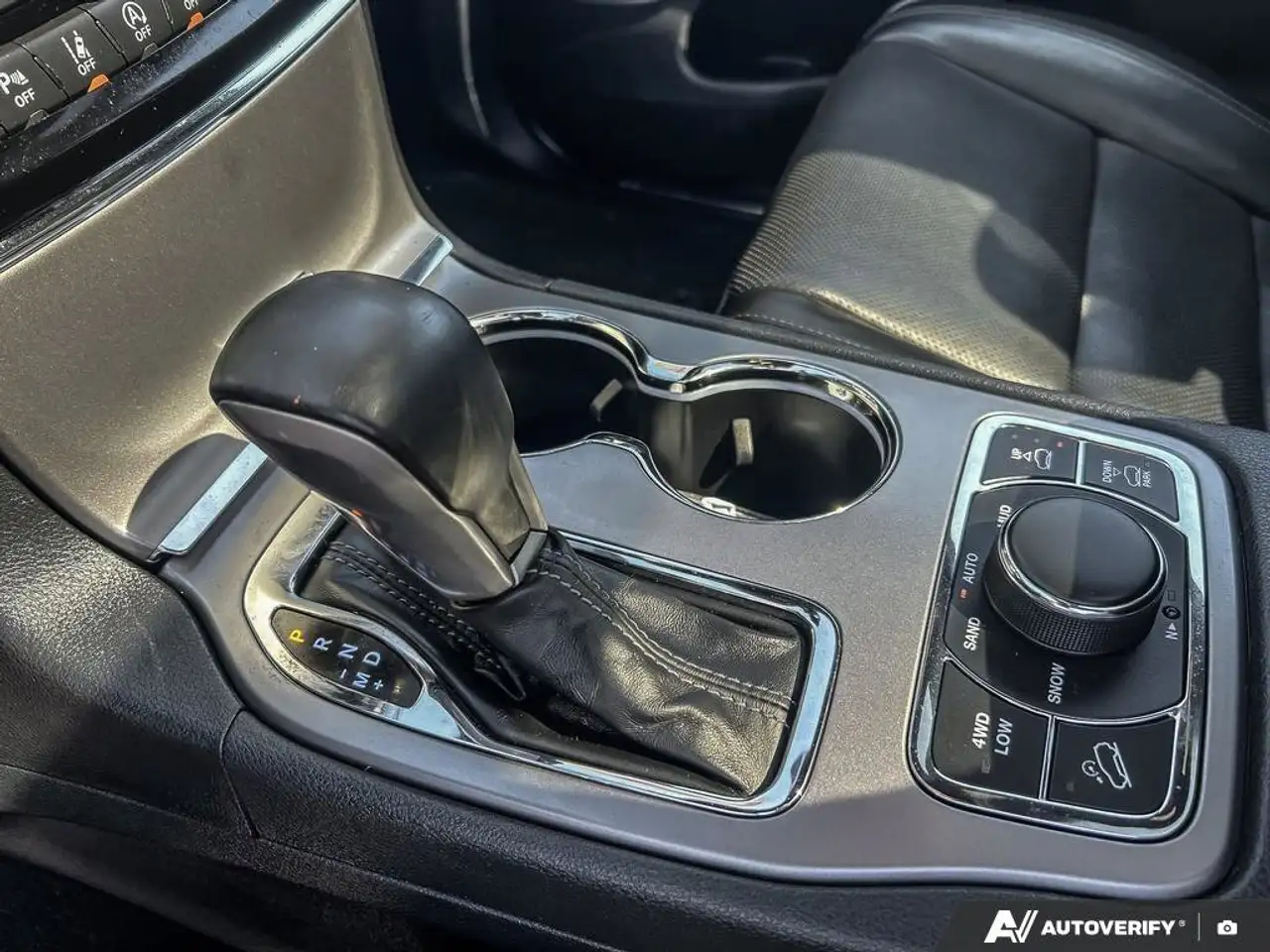 Jeep Grand Cherokee снимка Jeep Grand Cherokee