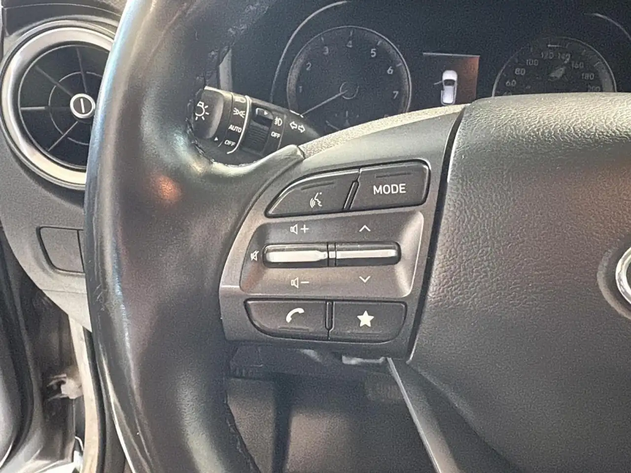 Hyundai KONA снимка Hyundai KONA