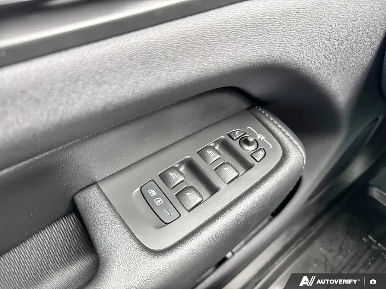 Volvo XC60 снимка Volvo XC60