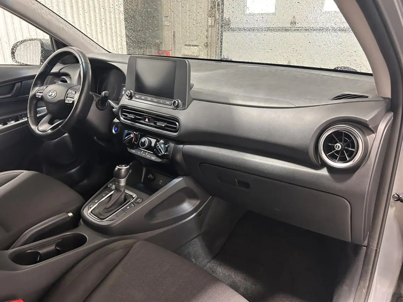 Hyundai KONA снимка Hyundai KONA