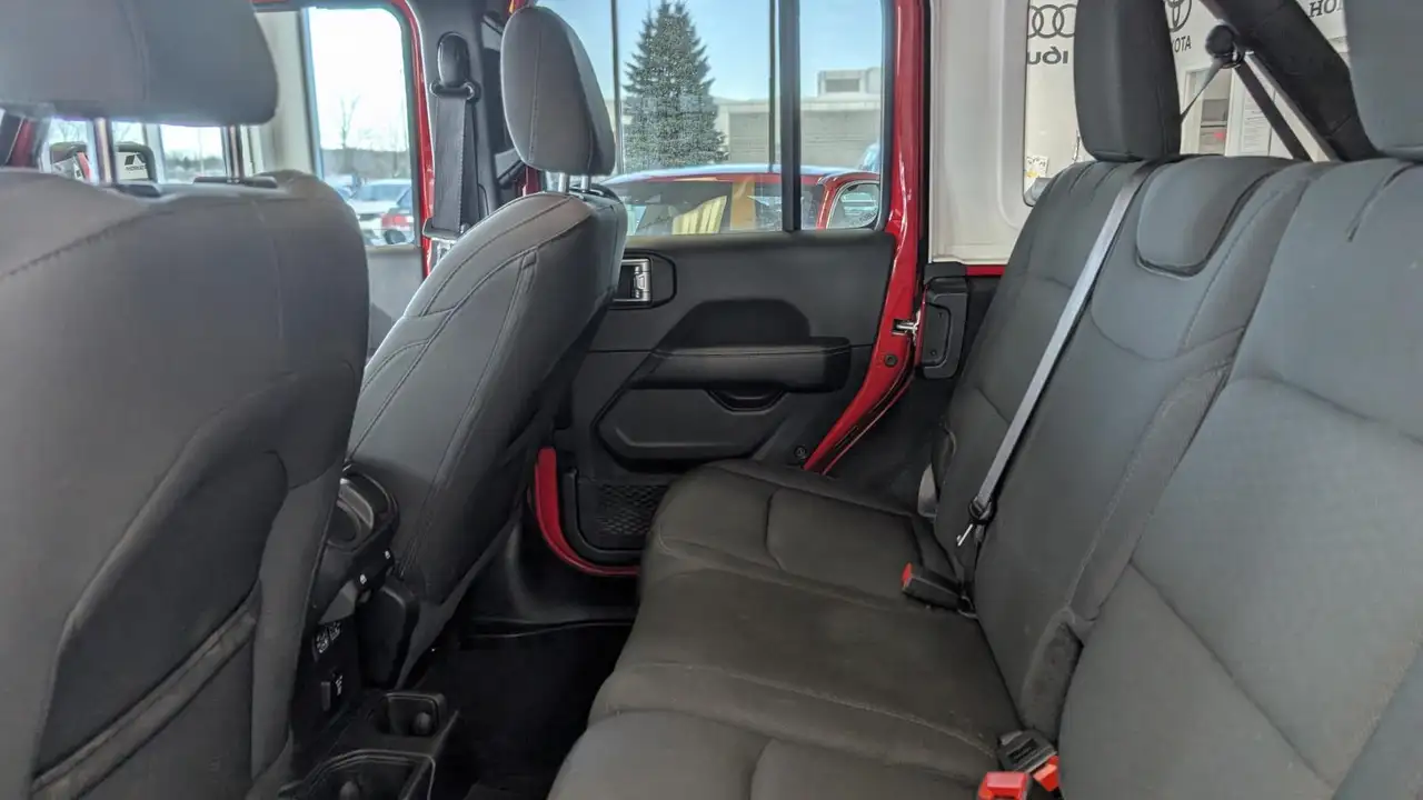 Jeep Wrangler снимка Jeep Wrangler