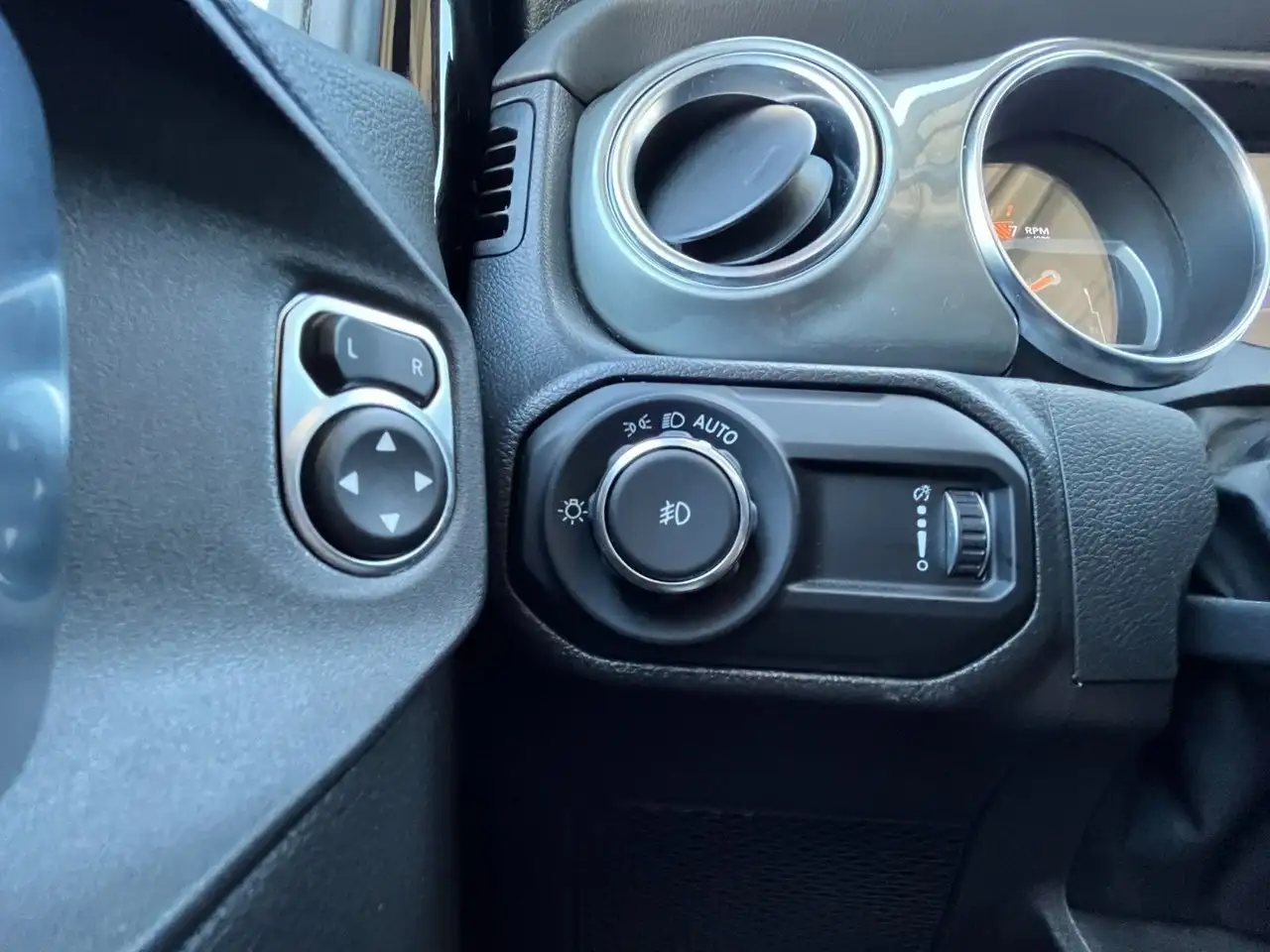 Jeep Wrangler снимка Jeep Wrangler