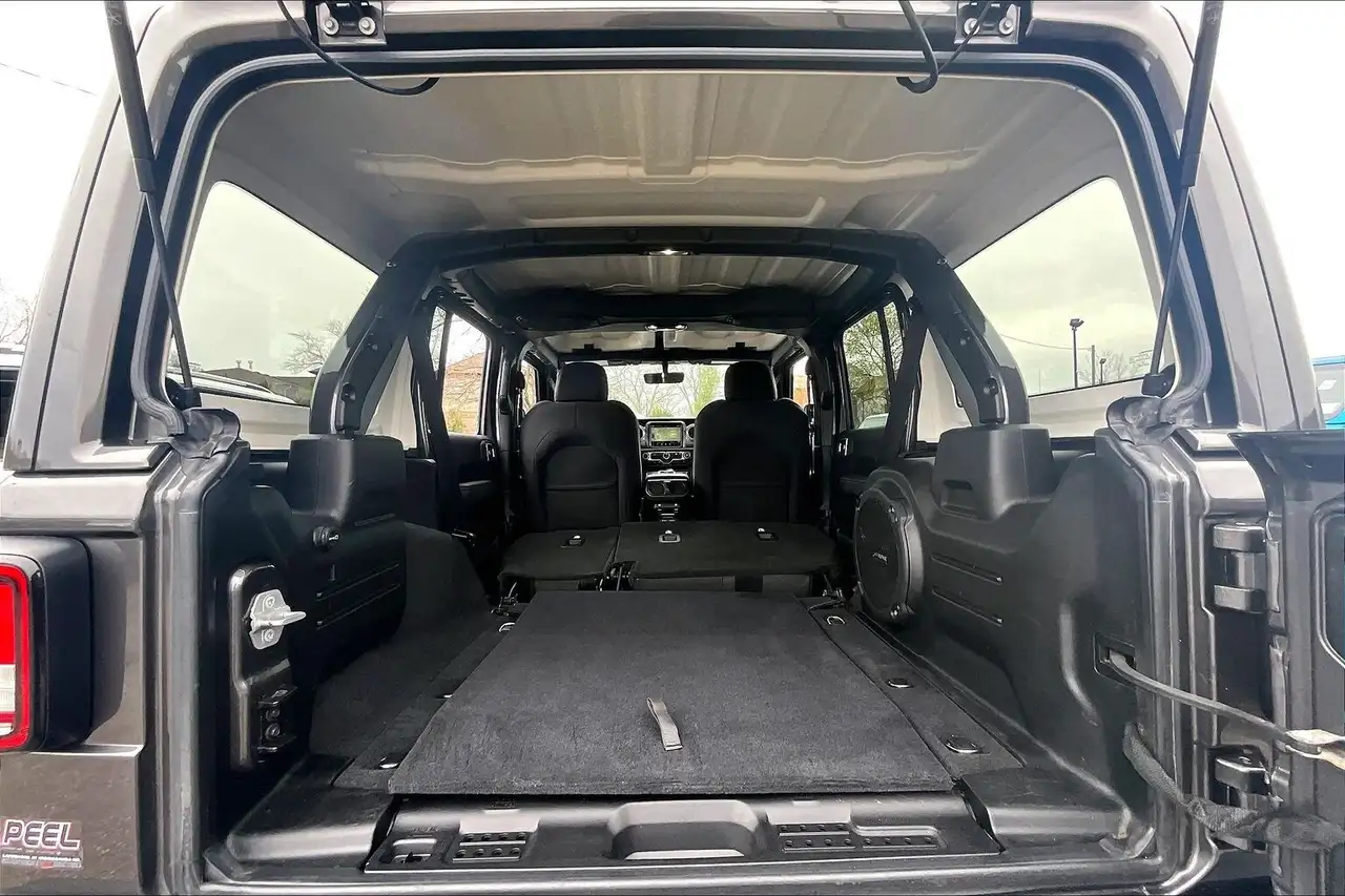 Jeep Wrangler photo Jeep Wrangler