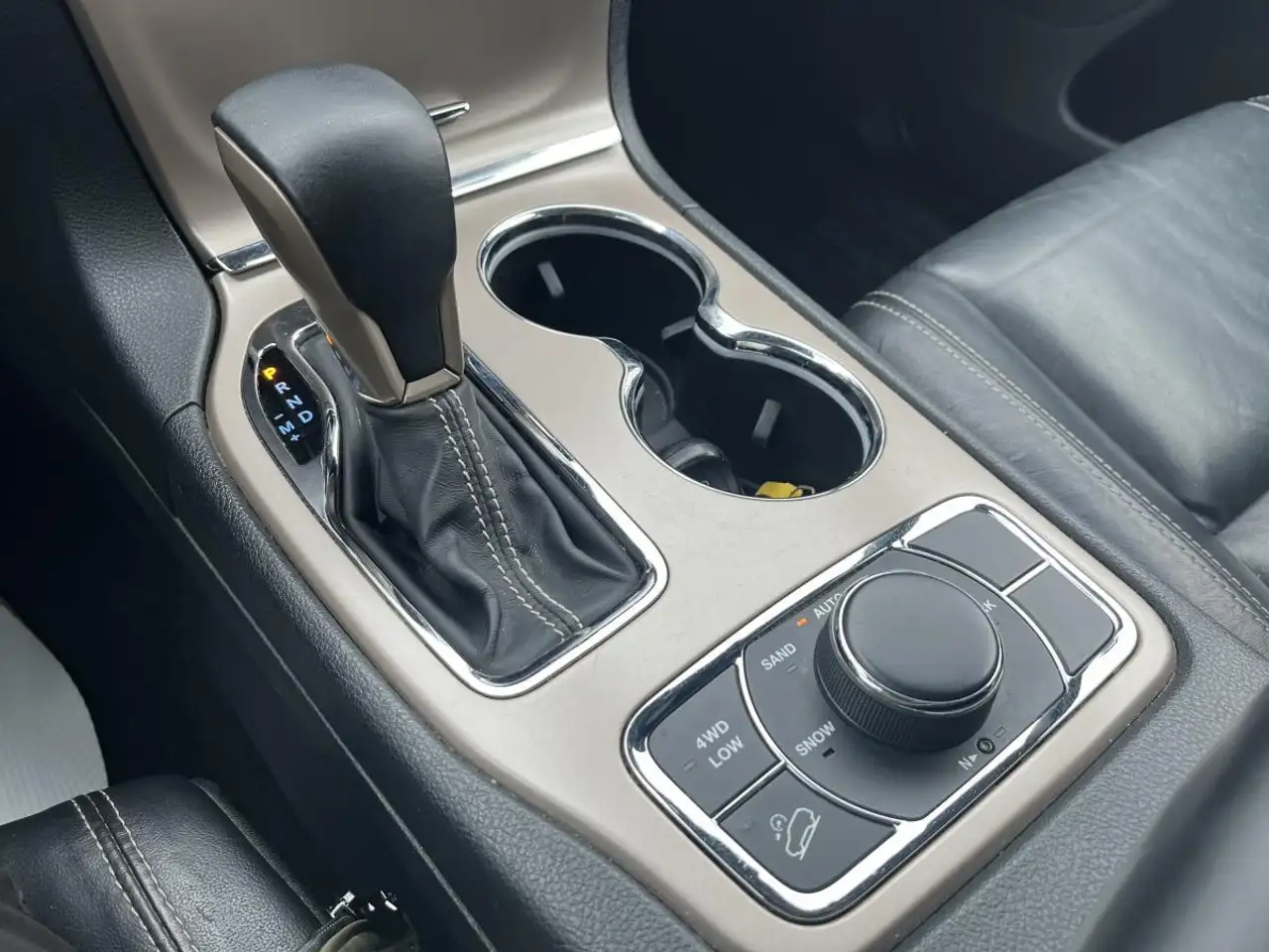 Jeep Grand Cherokee снимка Jeep Grand Cherokee