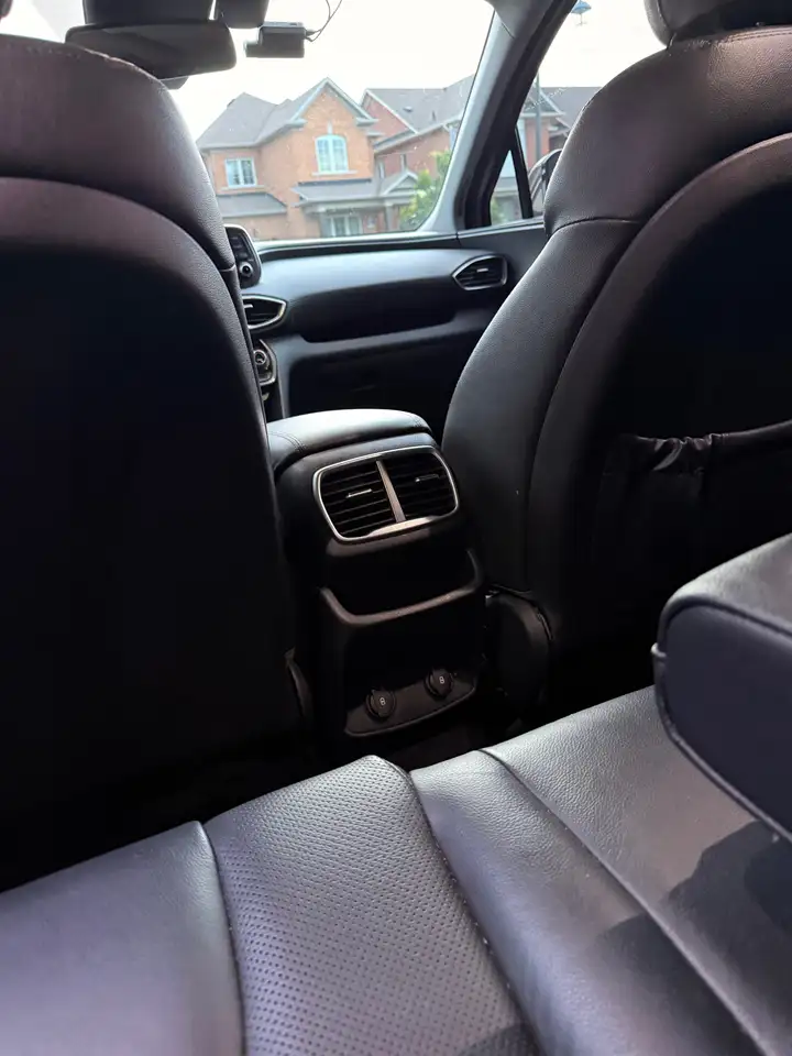 Hyundai SANTA FE photo Hyundai SANTA FE