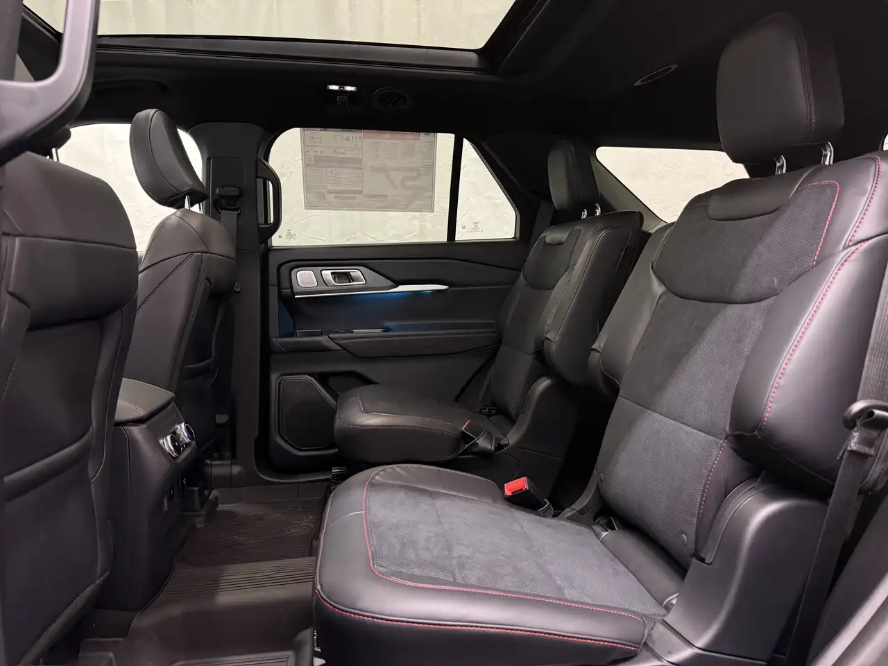 Ford Explorer photo Ford Explorer