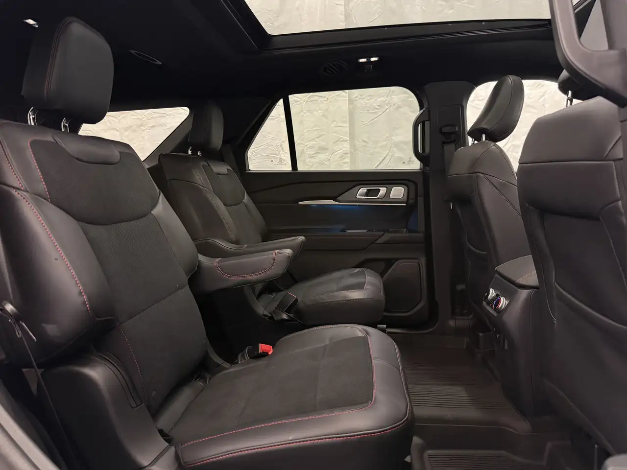 Ford Explorer photo Ford Explorer