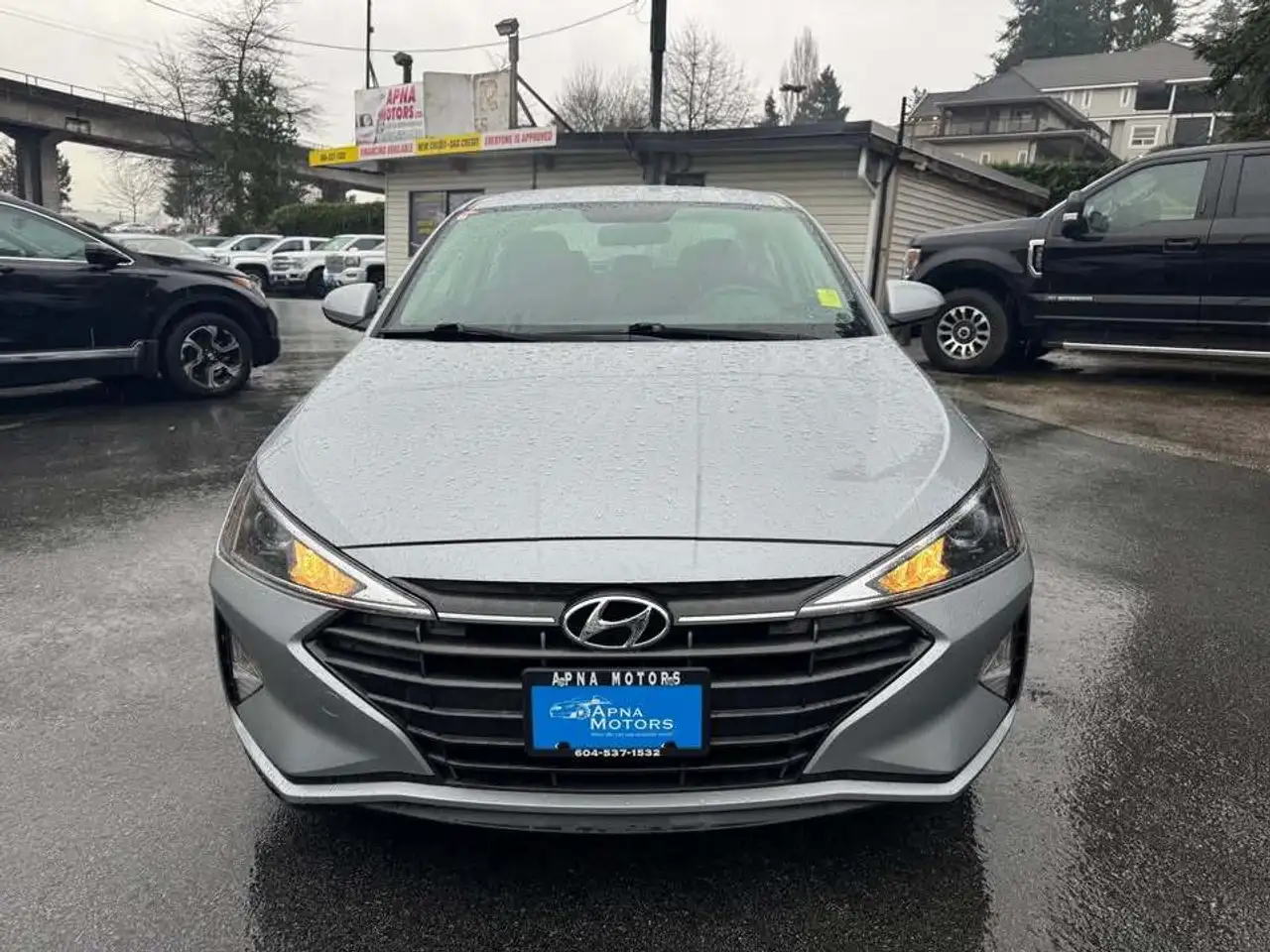 Hyundai ELANTRA photo Hyundai ELANTRA