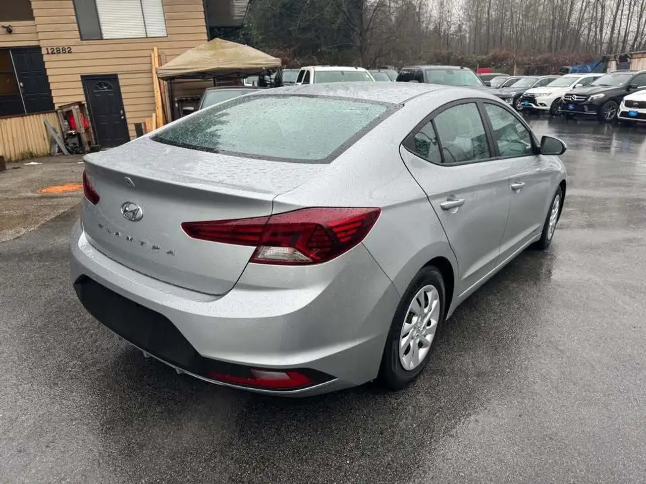 Hyundai ELANTRA photo Hyundai ELANTRA