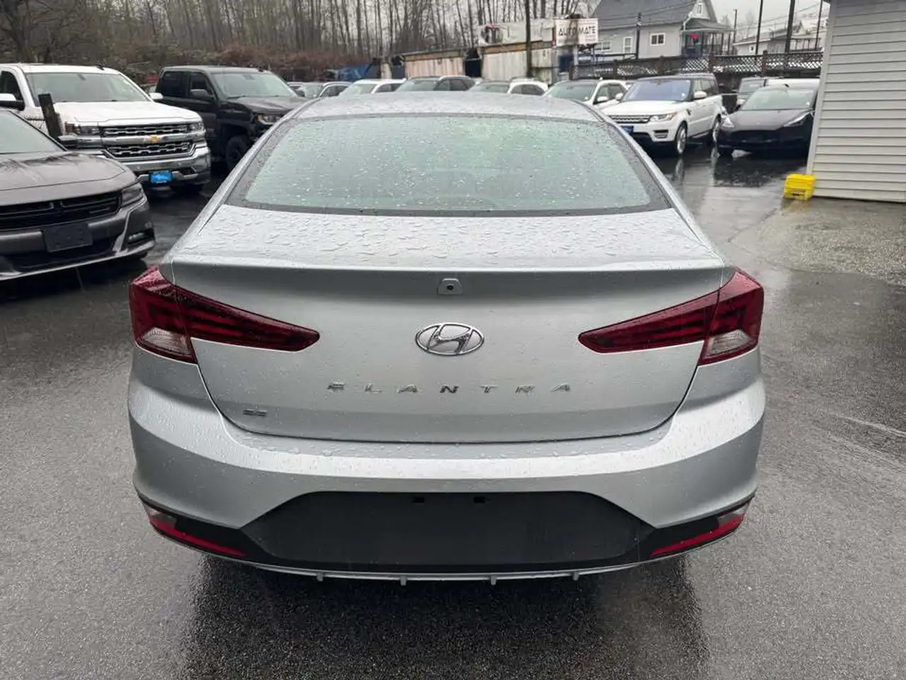 Hyundai ELANTRA photo Hyundai ELANTRA
