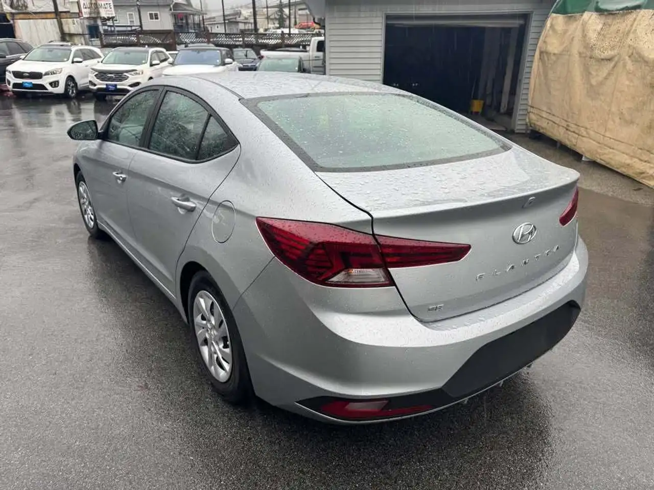 Hyundai ELANTRA photo Hyundai ELANTRA