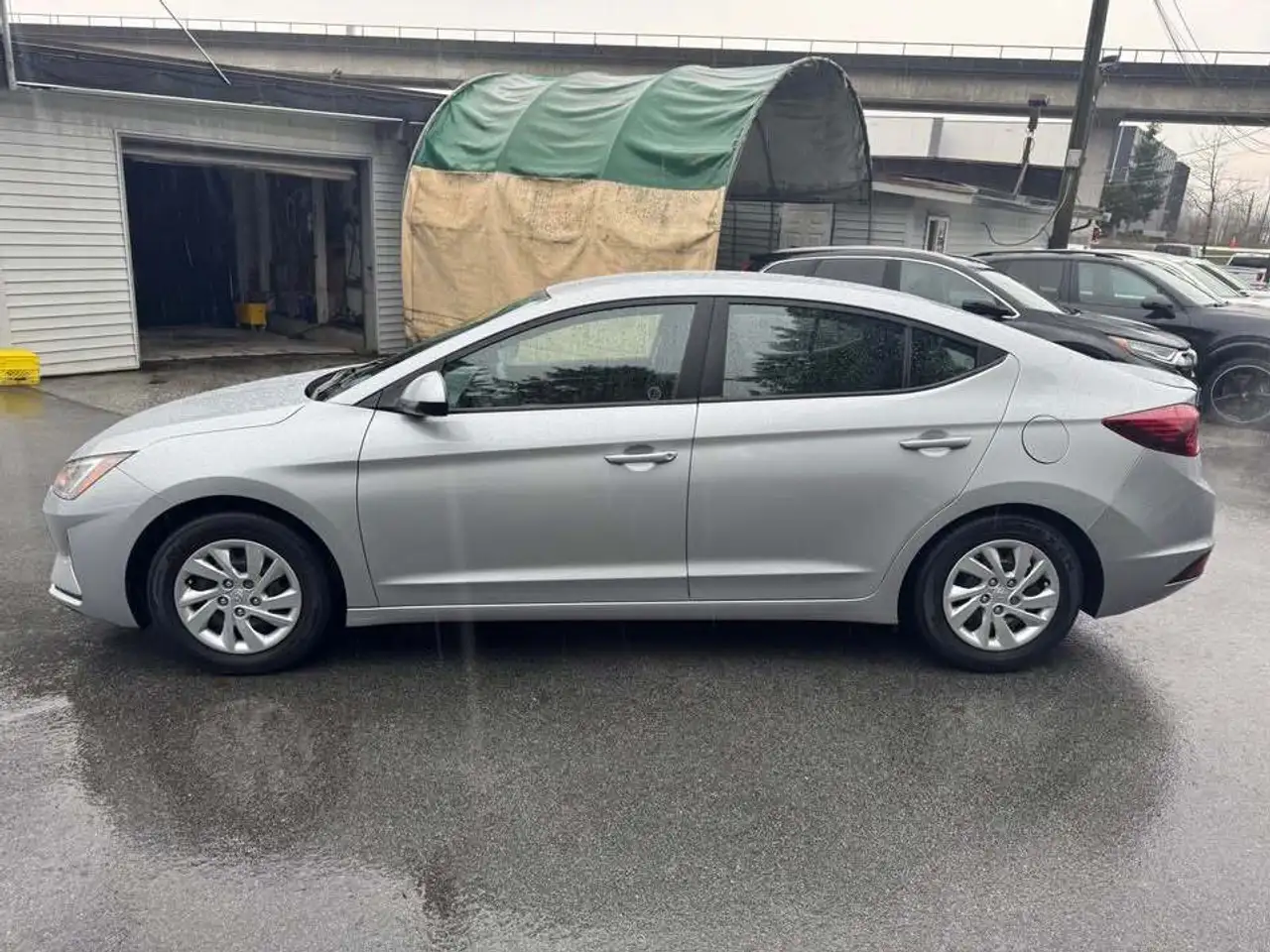 Hyundai ELANTRA photo Hyundai ELANTRA