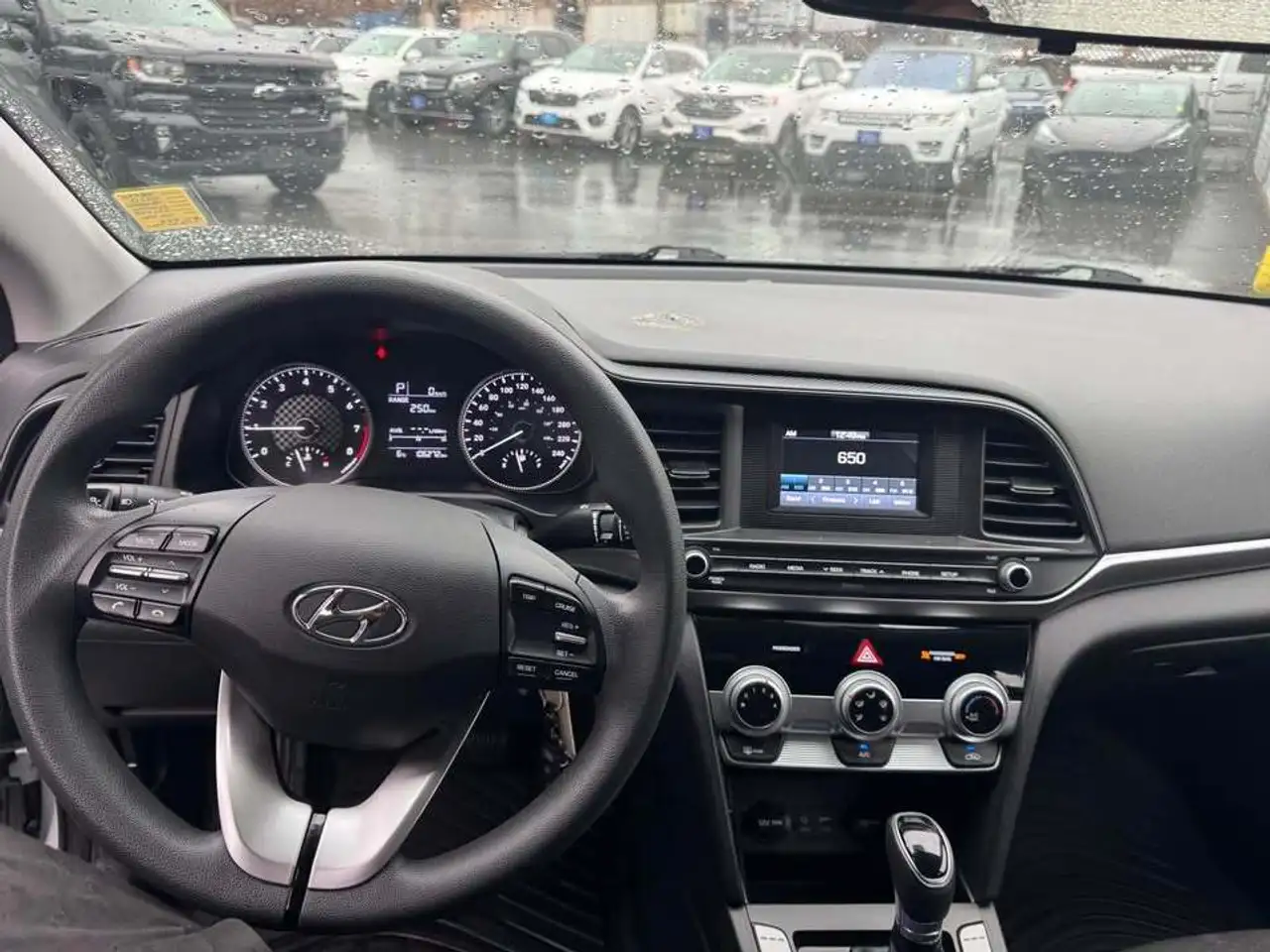 Hyundai ELANTRA photo Hyundai ELANTRA