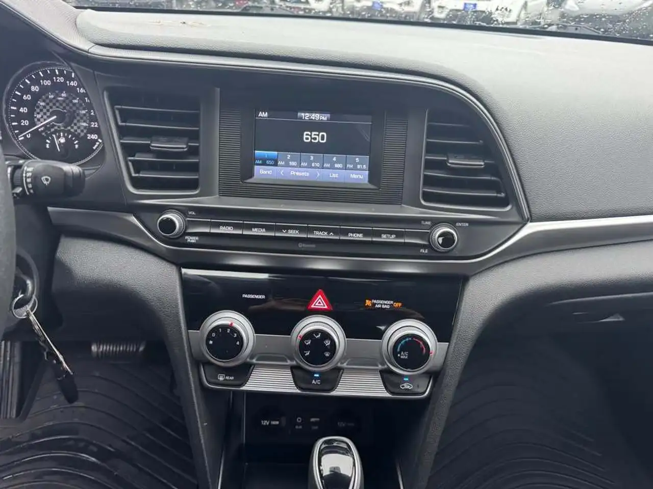 Hyundai ELANTRA photo Hyundai ELANTRA