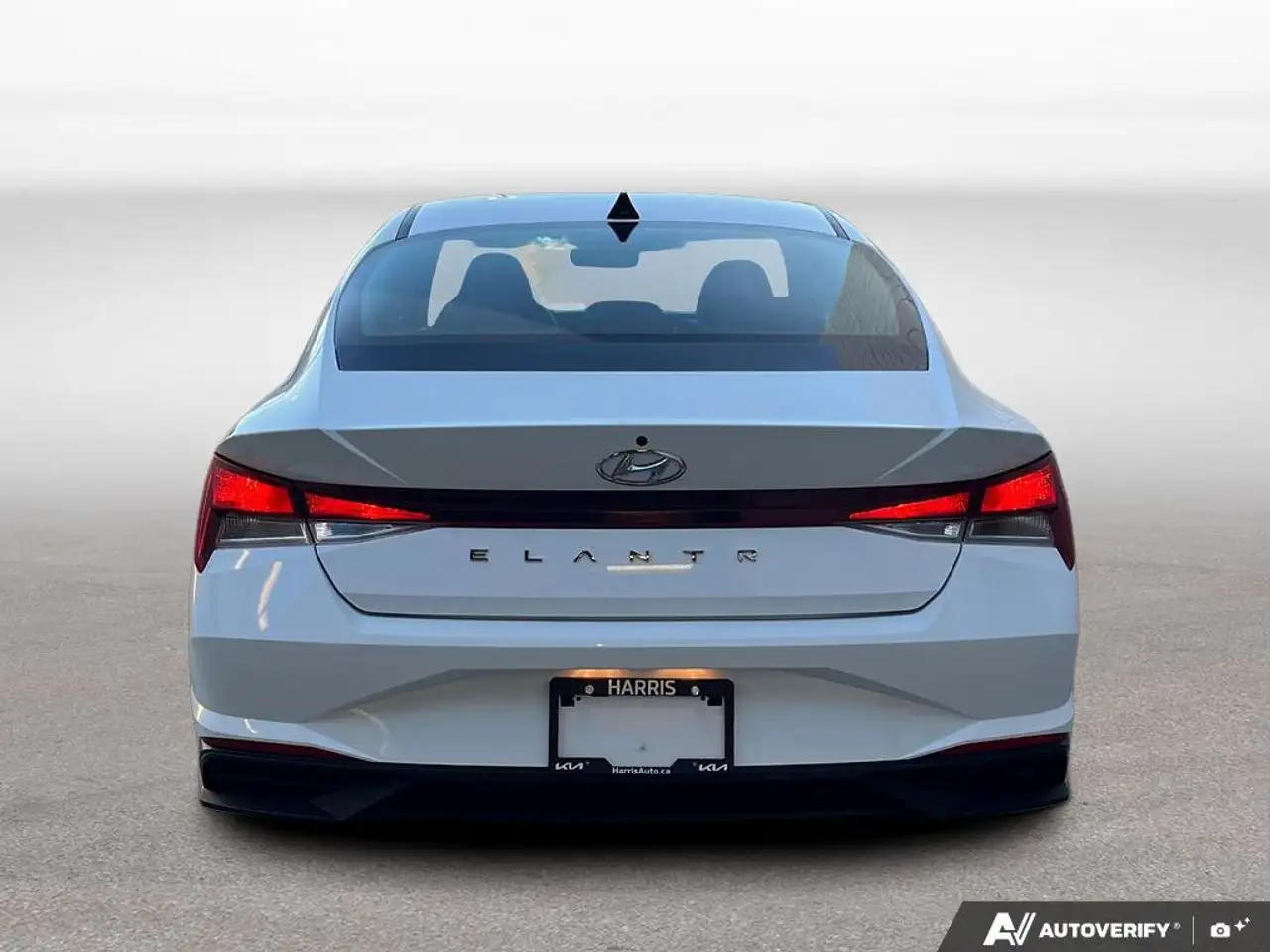 Hyundai ELANTRA снимка Hyundai ELANTRA