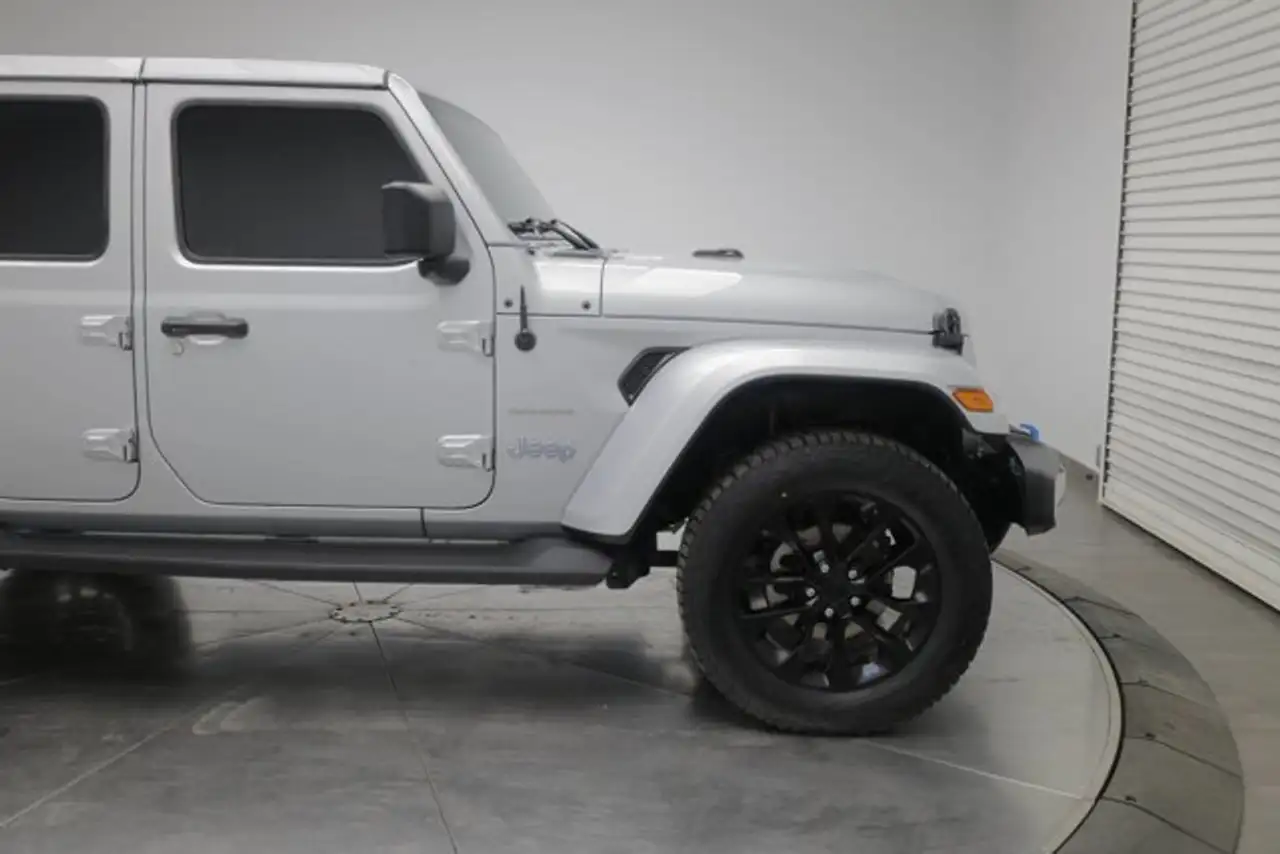 Jeep Wrangler photo Jeep Wrangler