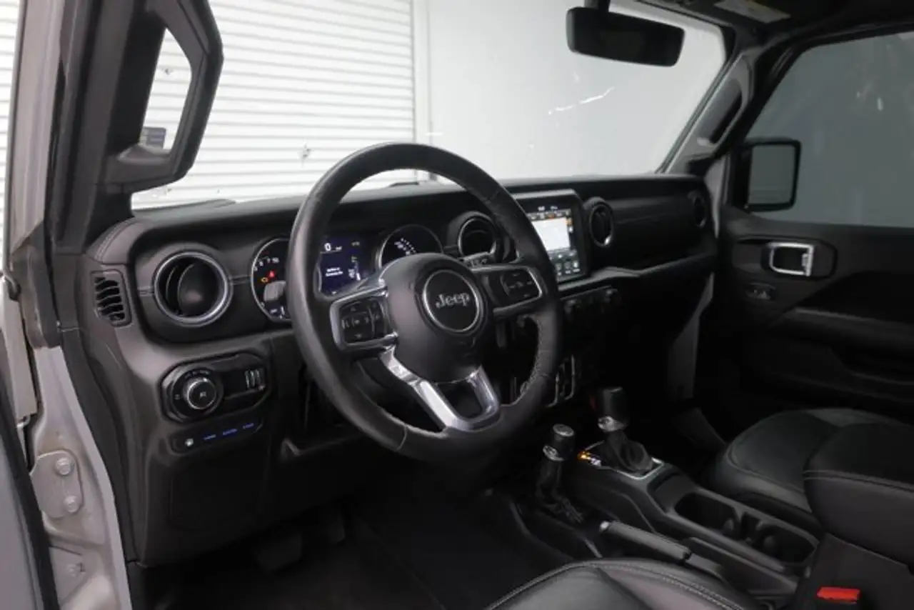 Jeep Wrangler photo Jeep Wrangler