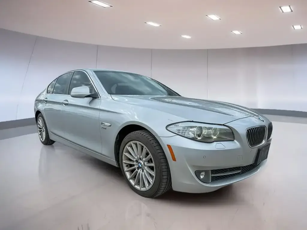 BMW 5 Series снимка BMW 5 Series