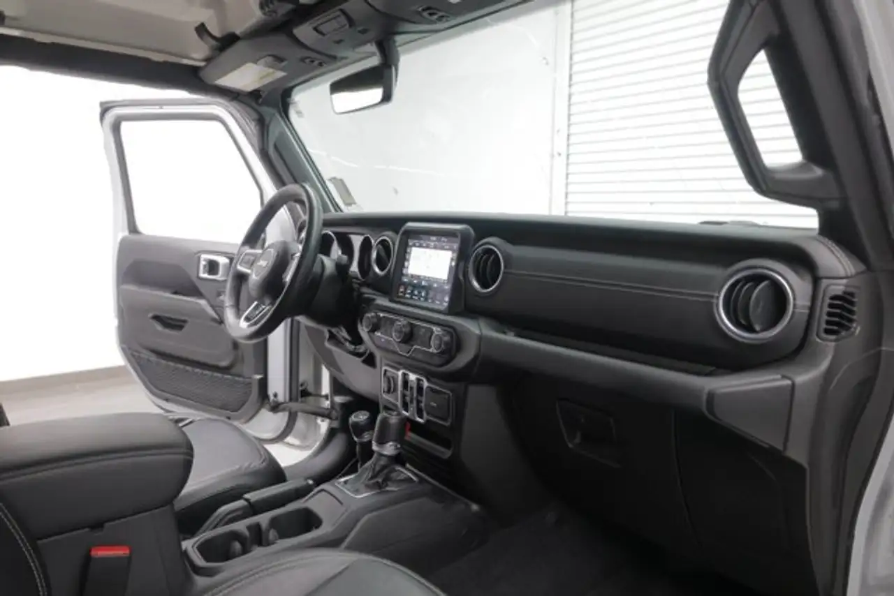 Jeep Wrangler photo Jeep Wrangler