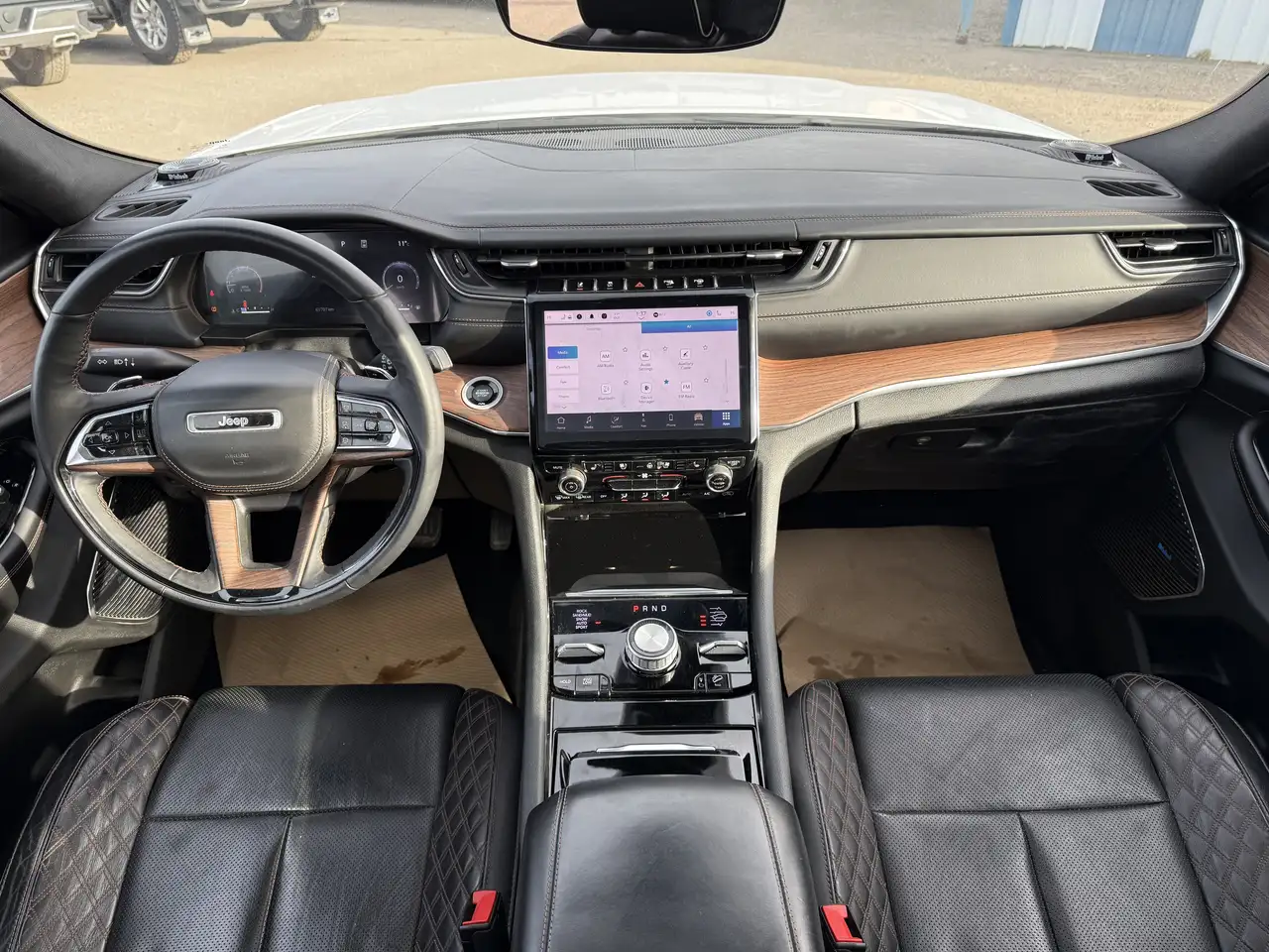 Jeep Grand Cherokee снимка Jeep Grand Cherokee