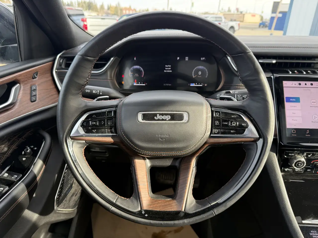 Jeep Grand Cherokee снимка Jeep Grand Cherokee