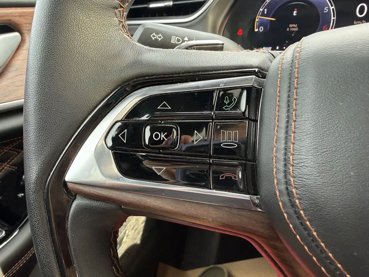 Jeep Grand Cherokee снимка Jeep Grand Cherokee