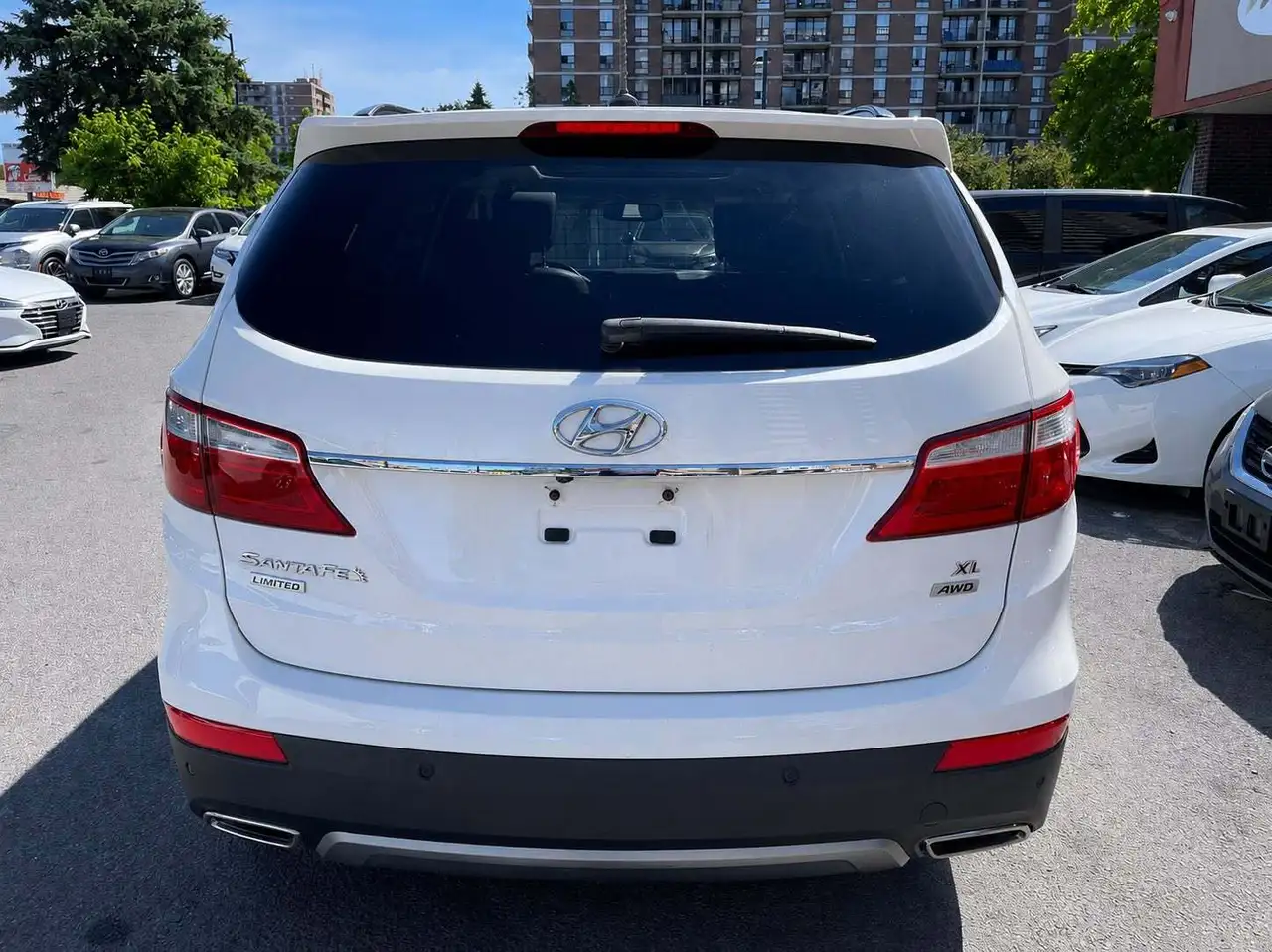 Hyundai SANTA FE photo Hyundai SANTA FE