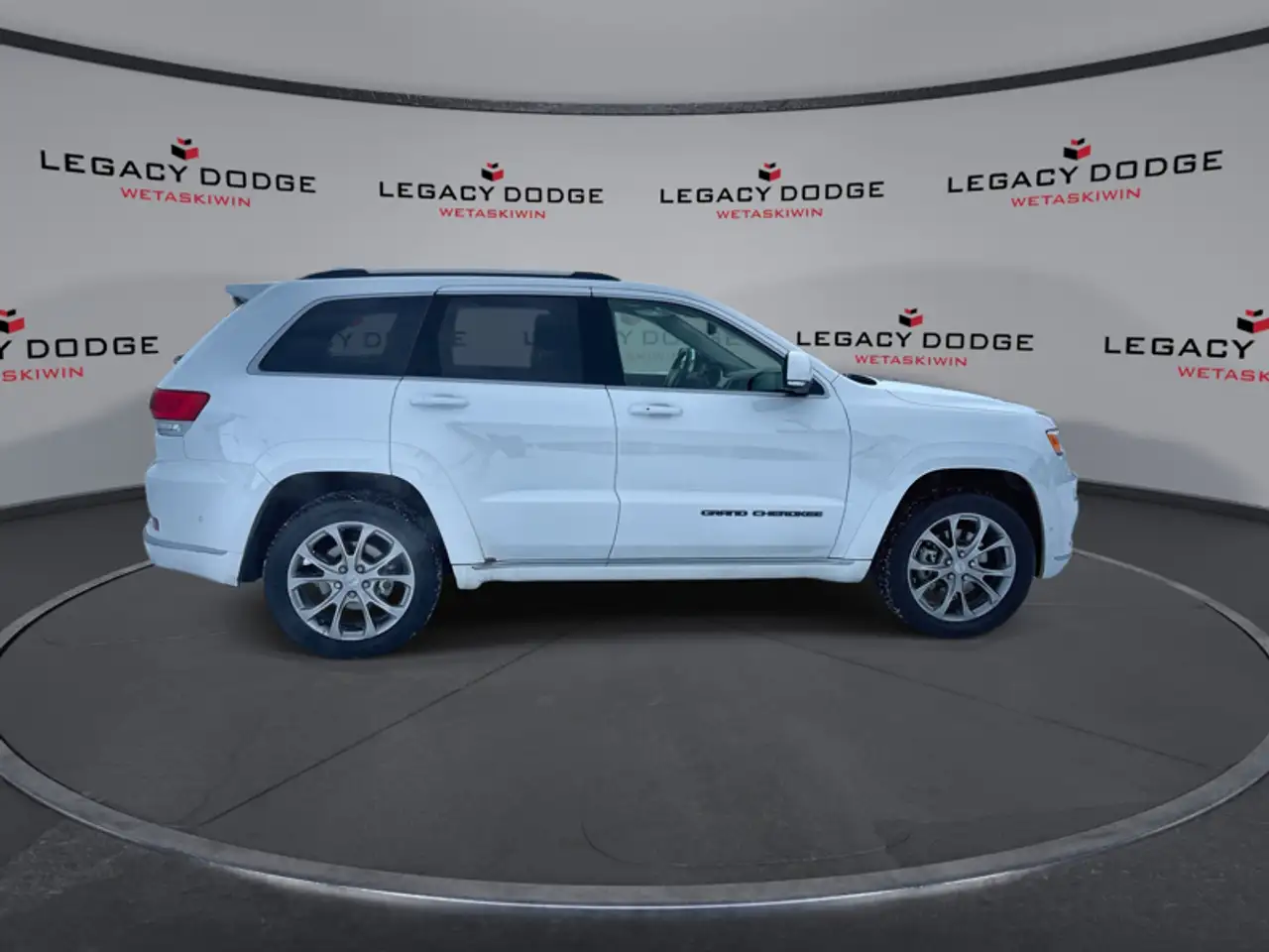 Jeep Grand Cherokee photo Jeep Grand Cherokee