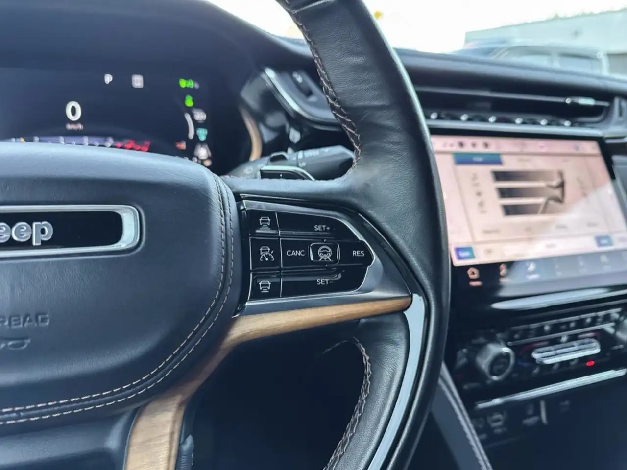 Jeep Grand Cherokee снимка Jeep Grand Cherokee