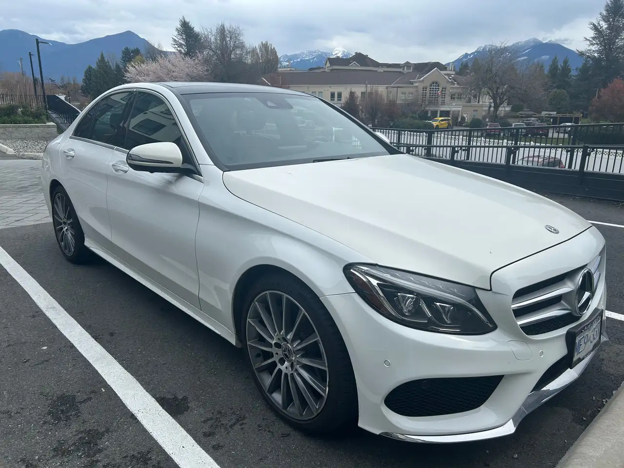 Mercedes-Benz C-Class снимка Mercedes-Benz C-Class