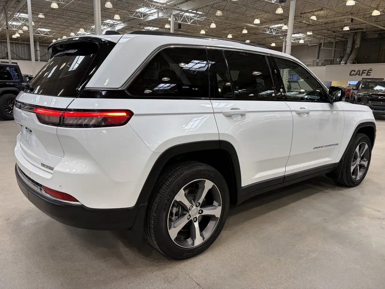 Jeep Grand Cherokee снимка Jeep Grand Cherokee