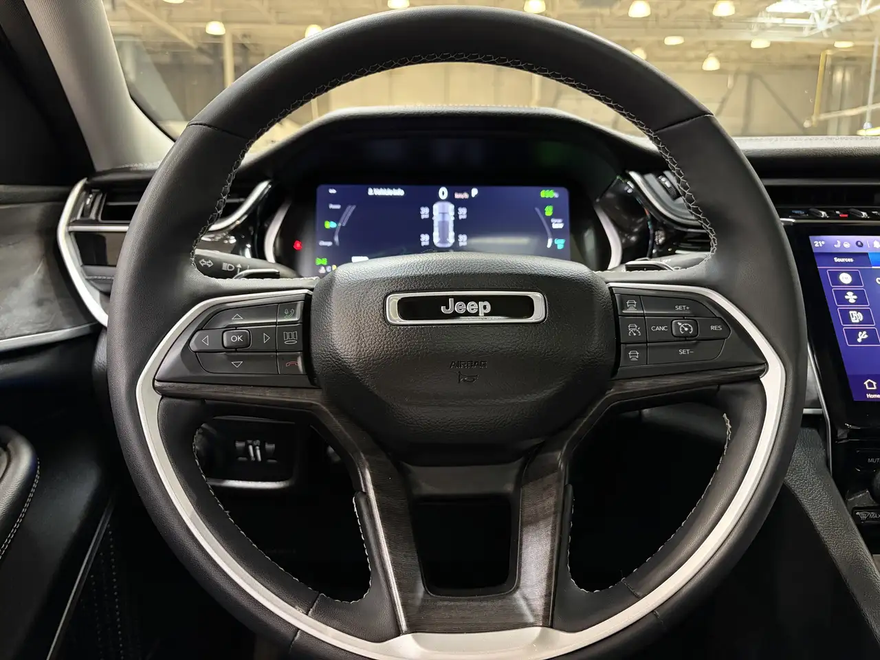 Jeep Grand Cherokee снимка Jeep Grand Cherokee
