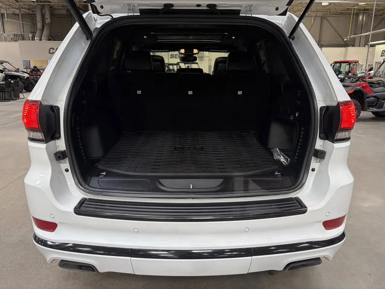 Jeep Grand Cherokee снимка Jeep Grand Cherokee