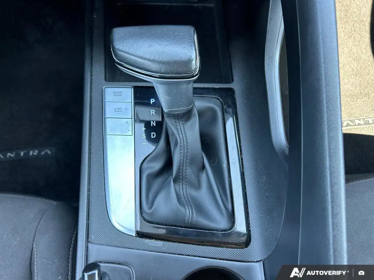Hyundai ELANTRA снимка Hyundai ELANTRA