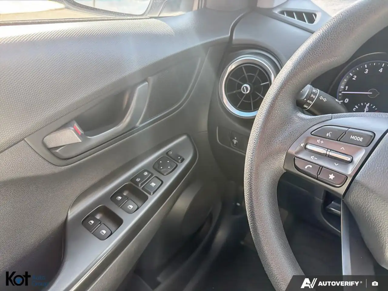 Hyundai KONA снимка Hyundai KONA