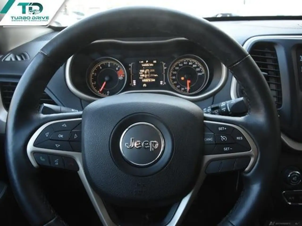 Jeep Cherokee снимка Jeep Cherokee