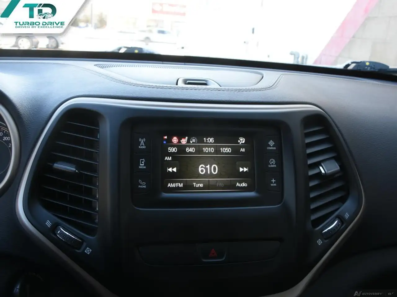 Jeep Cherokee снимка Jeep Cherokee