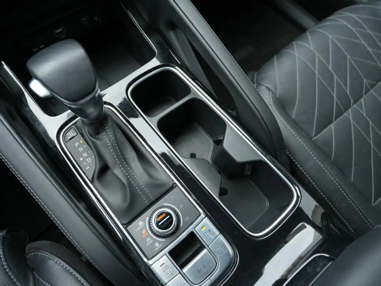 Kia Telluride снимка Kia Telluride