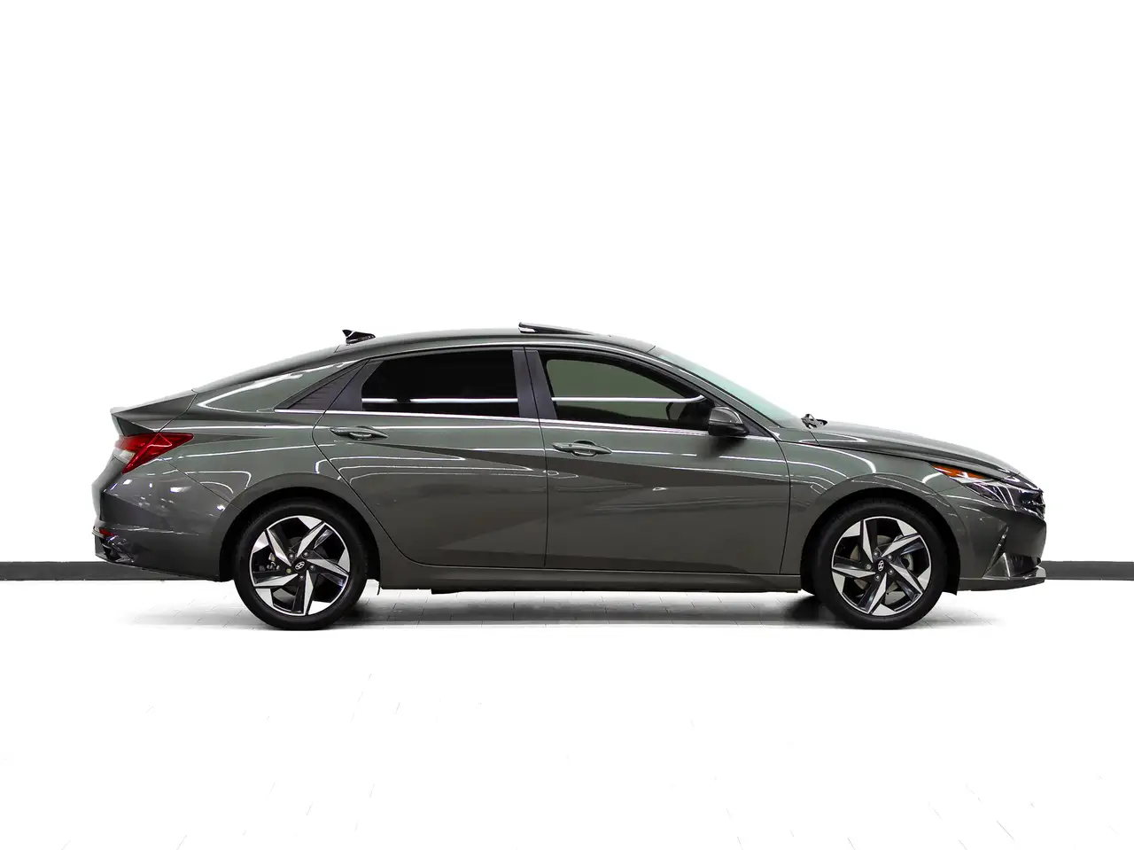Hyundai ELANTRA снимка Hyundai ELANTRA