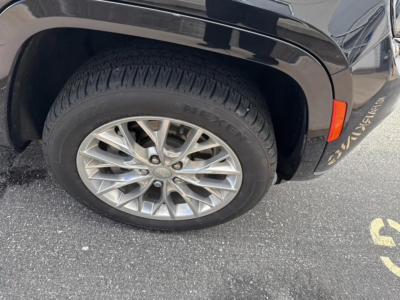 Jeep Grand Cherokee снимка Jeep Grand Cherokee