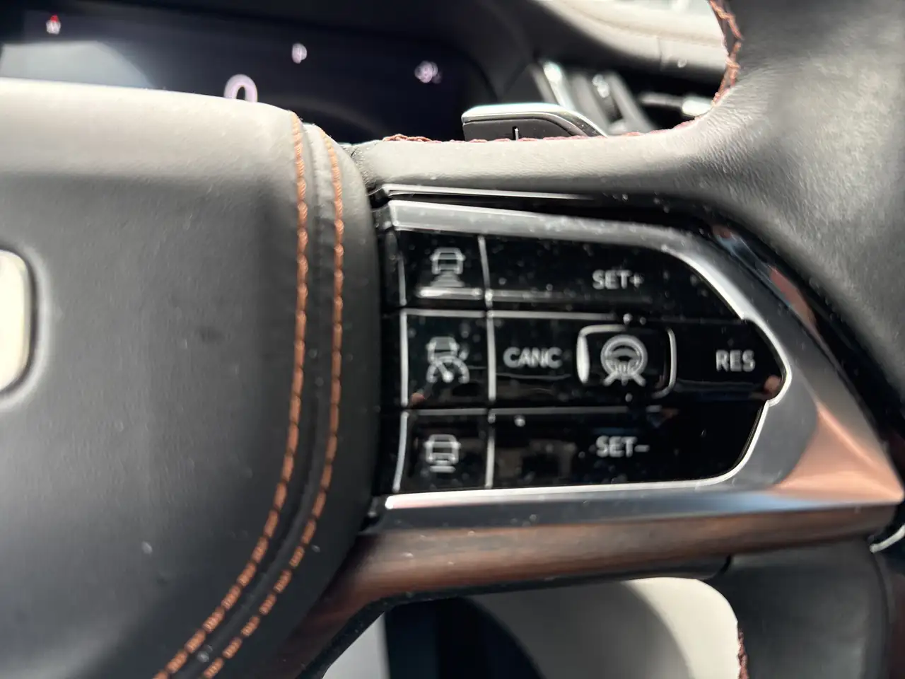 Jeep Grand Cherokee снимка Jeep Grand Cherokee