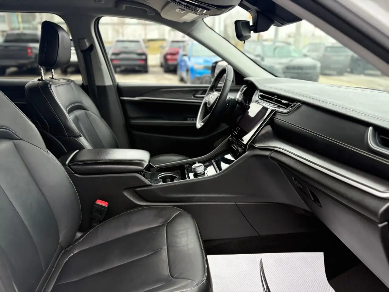 Jeep Grand Cherokee снимка Jeep Grand Cherokee