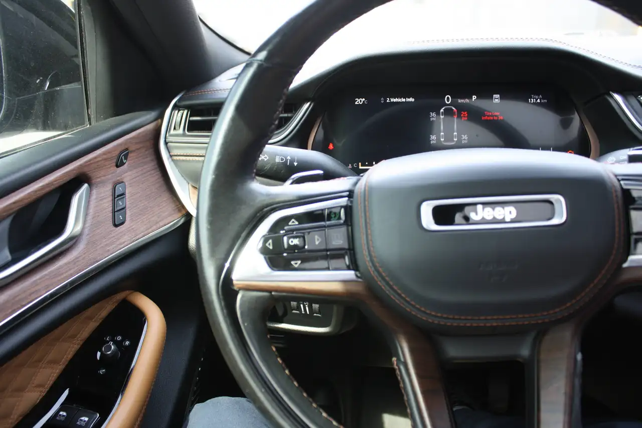 Jeep Grand Cherokee снимка Jeep Grand Cherokee