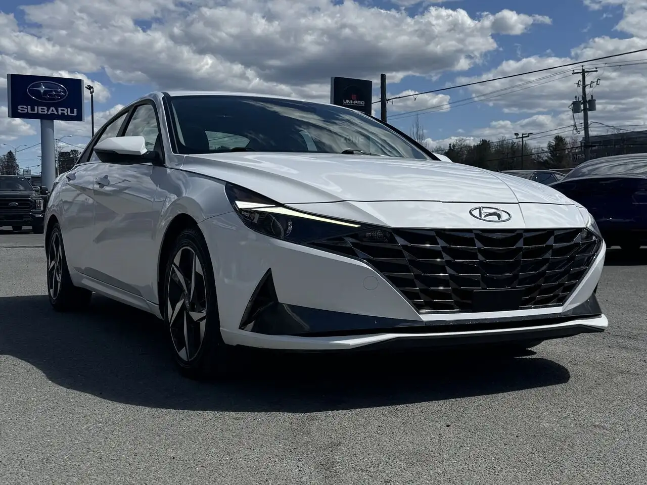 Hyundai ELANTRA photo Hyundai ELANTRA