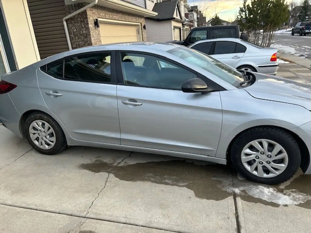 Hyundai ELANTRA photo Hyundai ELANTRA