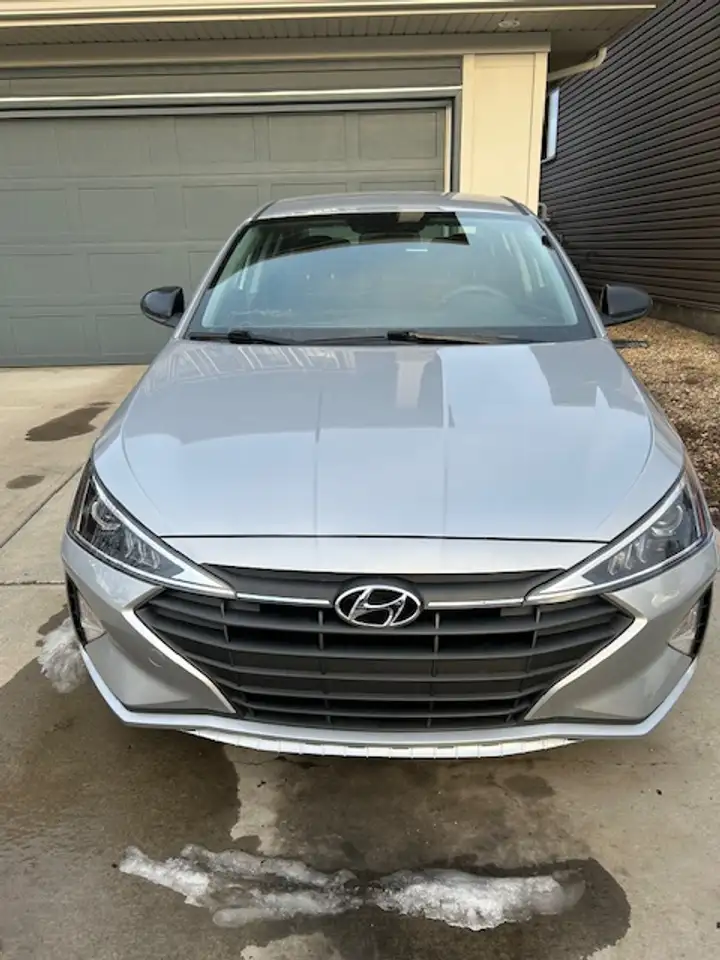 Hyundai ELANTRA photo Hyundai ELANTRA