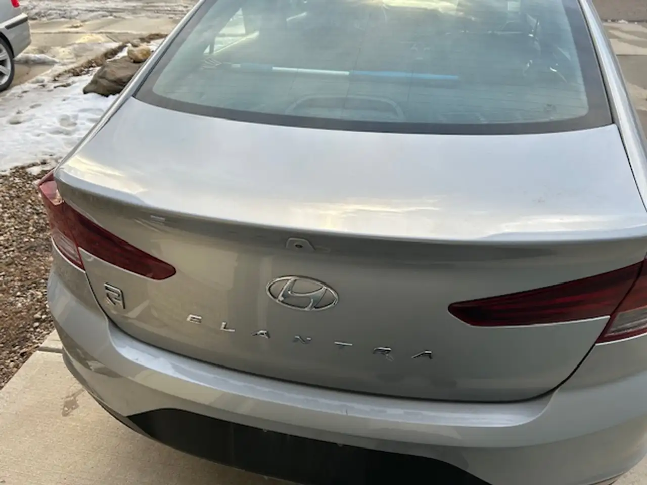 Hyundai ELANTRA photo Hyundai ELANTRA